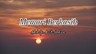 Memori Berkasih  Lirik   Achik Spin amp Siti Nordiana [upl. by Yanaj]