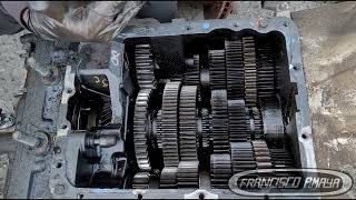 Freightliner cascadia 10 speed manual transmission damaged broken with no lubrication [upl. by Oalsecnew]