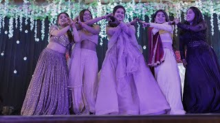 Sangeet PerformanceSisters Dance Mashup with BrideSweetheartAaj SajeyaShararaHulle Hullare [upl. by Ahseinad]