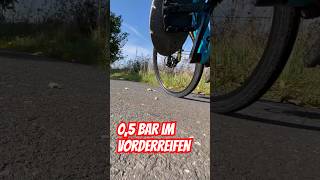 Mit wenig Luft im 25er Vorderreifen Fahrrad fahren [upl. by Nyrraf]