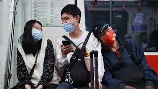 Old Man Sleeping on Strangers on the Subway  Social Experiment 当老人靠在路人的肩膀上睡着了，接下来发生的一幕太暖了（社会实验） [upl. by Pfister]