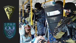 Zásahová jednotka Policie ČR a PL SPAP Katowice  osvobození rukojmí z autobusu Dny NATO 2013 [upl. by Chace]