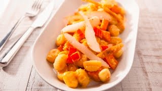 Kürbis Gnocchi mit Birnensalat und Crème fraîche [upl. by Yusem124]