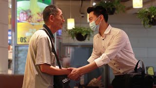 Lonely Old Man Wants to Share a Table with Strangers  Social Experiment 当老人向陌生人提出想要拼桌吃饭，大家的举动令人泪目 [upl. by Daht]