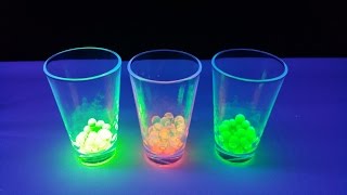 Water Balz leuchtend färben  Glow in the Dark  UV Licht Experiment by Incredible Experiments [upl. by Ybsorc]