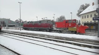 V 200 Br 221 124 mit Schneepflug und mit Makro in Buchloe [upl. by Coveney52]