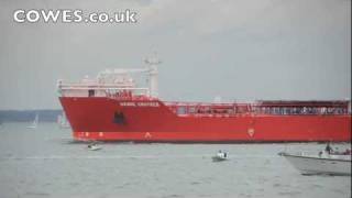 Yacht crashes into super tanker Cowes Isle of Wight [upl. by Dasya]