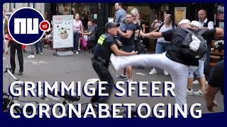 Demonstranten vallen agenten aan bij coronaprotest in Den Haag  NUnl [upl. by Ahtibat]