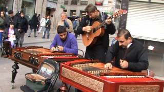 Címbalo Húngaro en la Puerta del Sol Madrid  Hungarian Cimbalon [upl. by Weixel]