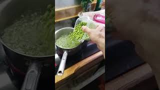 How to Blanch Peas for Freezing gardening foodpreservation [upl. by Lunsford]