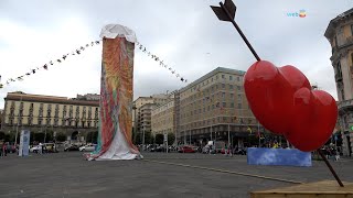 Arte pubblica dopo la Venere cè il Pulcinella di Pesce in piazza Municipio [upl. by Naveb446]