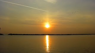 Sonnenaufgang am Meer in Italien [upl. by Bruell33]