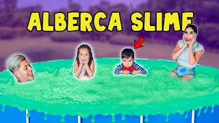 KIMA Y JUANITO LLENARON LA ALBERCA DE SLIME 😱 Jukilop  Kimberly Loaiza [upl. by Olson]