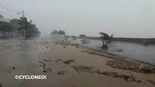 Bord de Majunga à Madagascar ravagé par la mer [upl. by Schuler91]