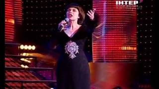 Mireille Mathieu PardonneMoi Ce Caprice Denfant Live 2011 [upl. by Leahcin]