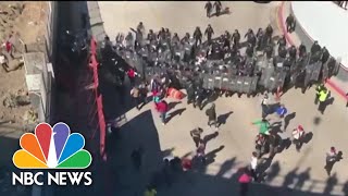 Surge of migrants attempt forced entry at Texas border [upl. by Theodore624]