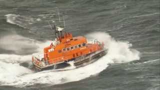 Troon lifeboat ploughs through waves [upl. by Lolita]