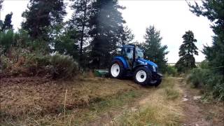 Rodage du New Holland T485 avec Broyeur Desvoys [upl. by Hedy]