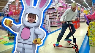 LEGO COELHO E PATINETE DE 3 RODAS NA LOJA DE BRINQUEDOS TOYS R US Lego Nerf Hot Wheels Barbie [upl. by Korey]