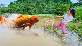 Girl fishing in the stormy weather caught a big fish [upl. by Glenda]