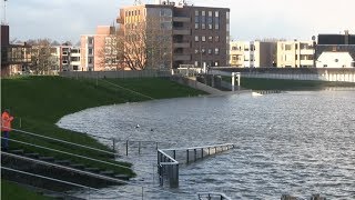 Hoog water in de Haven van Delfzijl 6 dec 2013deel 2 [upl. by Gasparo873]