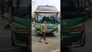 Bus ALS 379 berangkat ke Medan dari loket Cililitan Jakarta Timur shrots [upl. by Ahsikyw]