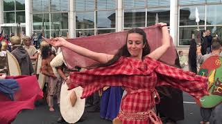 Les grands jeux romains à Nîmes La danse des foulards [upl. by Tecla171]