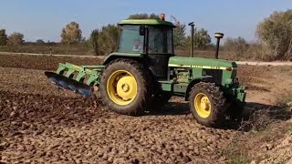 John deere 3140Plow 4 furrow [upl. by Florella955]