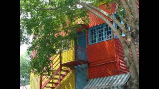 Tangos Argentinos famosos  CARLOS GARDEL canta quotMi Buenos Aires Queridoquot en CAMINITO de La Boca [upl. by Yltsew]