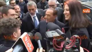 Berlusconi ai supporter al seggio quotOggi fate una cosa importante per lItaliaquot [upl. by Lomaj]