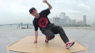 How to Breakdance  Footwork  街舞教学  排腿  Front Sweep  中字幕 [upl. by Nahtnoj]