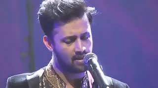 Tears in his eyes Atif aslam crying on stage singing Hona tha pyaar [upl. by Lletnohs178]