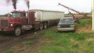 1978 mack RL 700 pullin 25 tons of wheat through mud [upl. by Aihsatal]