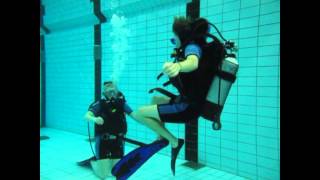 Tauchen lernenOpen Water Diver Poolstunde [upl. by Surovy]