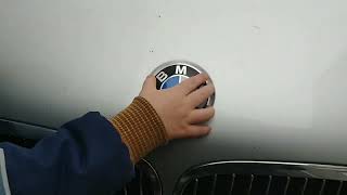 Wir rollen den BMW raus und wechseln das Emblem auf der Motorhaube [upl. by Enala]