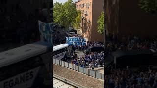 Así ha sido la polémica llegada del Leganés al Coliseum con los cánticos de la afición del Getafe [upl. by Hgielyak77]