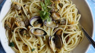 Recette  Spaghetti aux palourdes [upl. by Naashom]