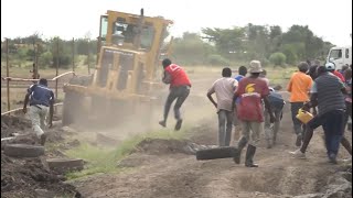 Drama as Gikumari Residents in Ruiru Chase away Govt Earthmovers Constructing Roads on Their Plots [upl. by Yotal]