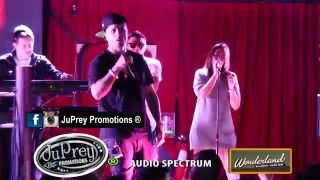 Daddy Yankee amp Nicky Jam  Muevelo en Vivo Premio Lo Nuestro 2020 [upl. by Nahgen]