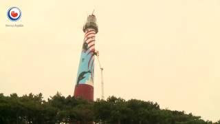 Kunstenares beschildert vuurtoren Ameland [upl. by Salema979]