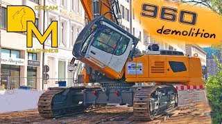 LIEBHERR R960 LONGFRONT BAGGER IN ACTION 2 ABBRUCH IN DER INNENSTADT BAUSTELLE [upl. by Bowe]