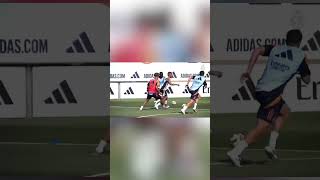 El BRUTAL REGATE de MBAPPÉ en su PRIMER ENTRENAMIENTO con el REAL MADRID [upl. by Eselehs]