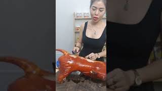 Em gái bán thịt chó quay hấp dẫn nhất Sông Mã  Guangdong roasted dog meat [upl. by Emmeram617]