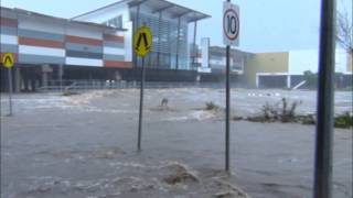 Tropical Cyclone Marcia Rockhampton 2015 Into The Eye [upl. by Alesram]