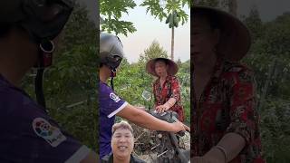 The third aunt reminded the children phuoclay funny haihuocvuinhon chunghieu haihuoc shorts [upl. by Eimmas]