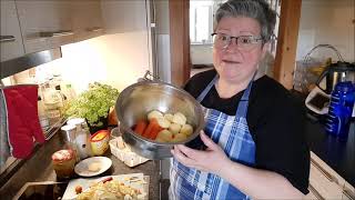 Möhrensuppe mit Muddi kochen preiswert gesund lecker und auch vegetarisch möglich [upl. by Delanty169]