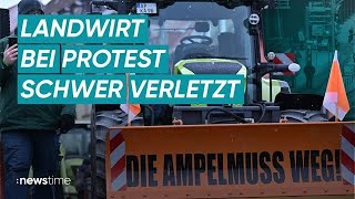 BauernProteste Autofahrer durchbricht Blockade und erfasst Landwirt [upl. by Alekal]