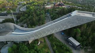 VOLANDO EN DRONE 4K  OSLO  NORUEGA   HOLMENKOLLEN RAMPA DE SALTOS DE SKY Mayo de 2024 [upl. by Aliemaj642]