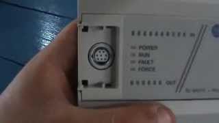 Allen Bradley MicroLogix 1000  Conector de cable serial [upl. by Eldnek]