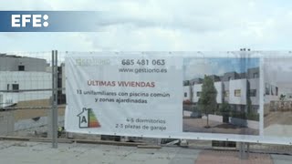 Las hipotecas para vivienda caen un 223  en octubre [upl. by Ecirtap]